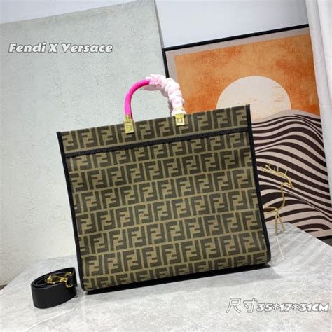 bolsa fendi versace precio|farfetch Fendi.